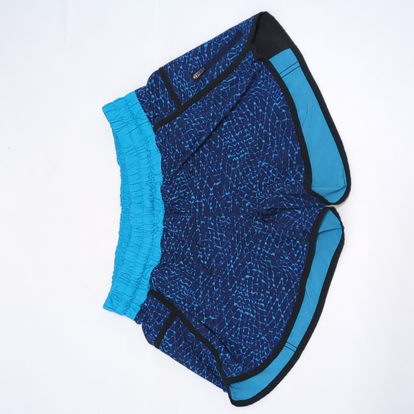 Lululemon Tracker Shorts III - Picture 2 of 14